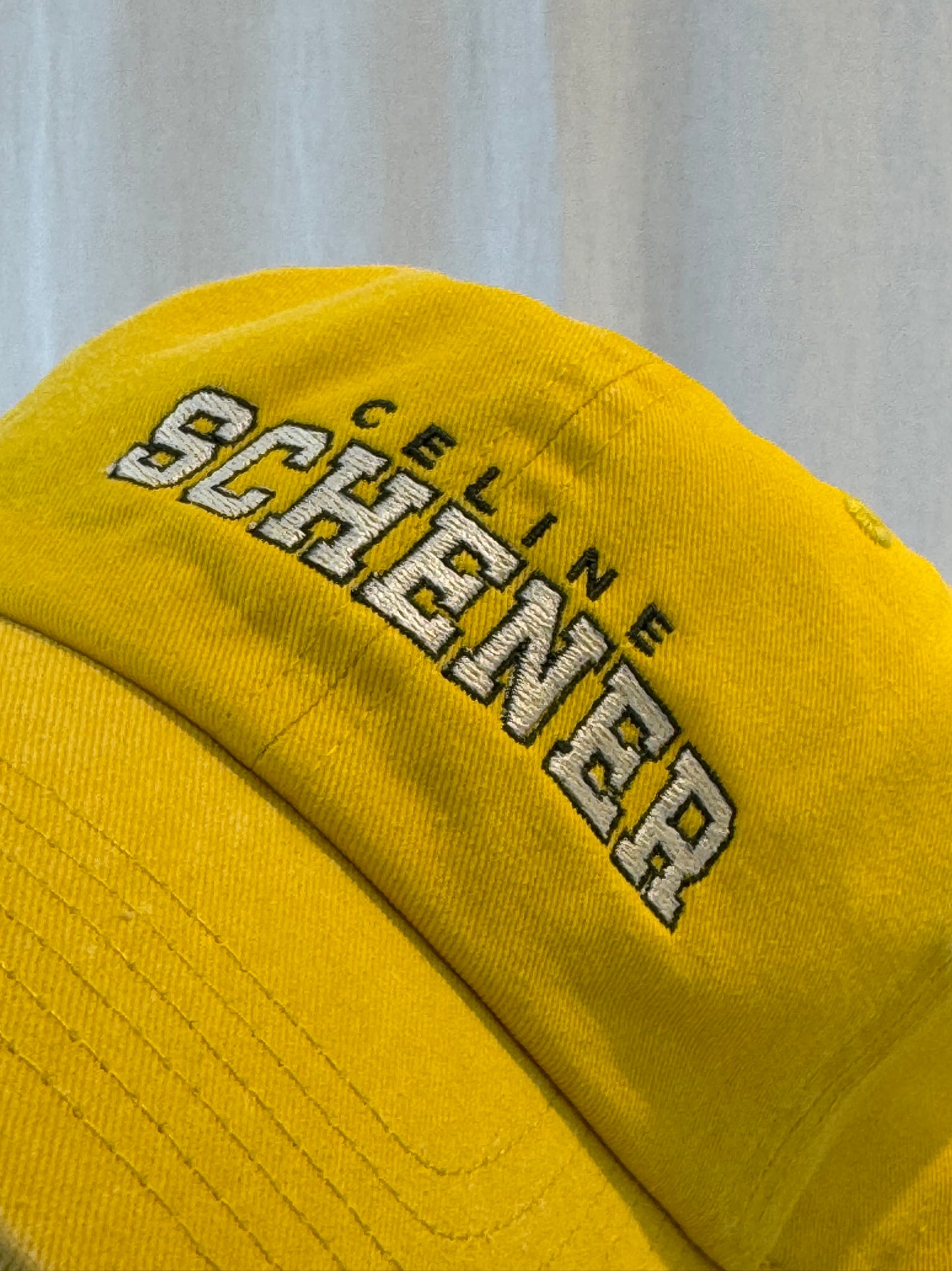 CASQUETTE JAUNE