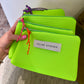 POCHETTE EN MESH FLUO