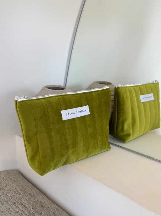 GRANDE TROUSSE MATELASSÉE EN VELOUR VERTE