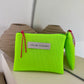 POCHETTE EN MESH FLUO