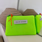 POCHETTE EN MESH FLUO