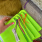 POCHETTE EN MESH FLUO