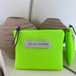 POCHETTE EN MESH FLUO