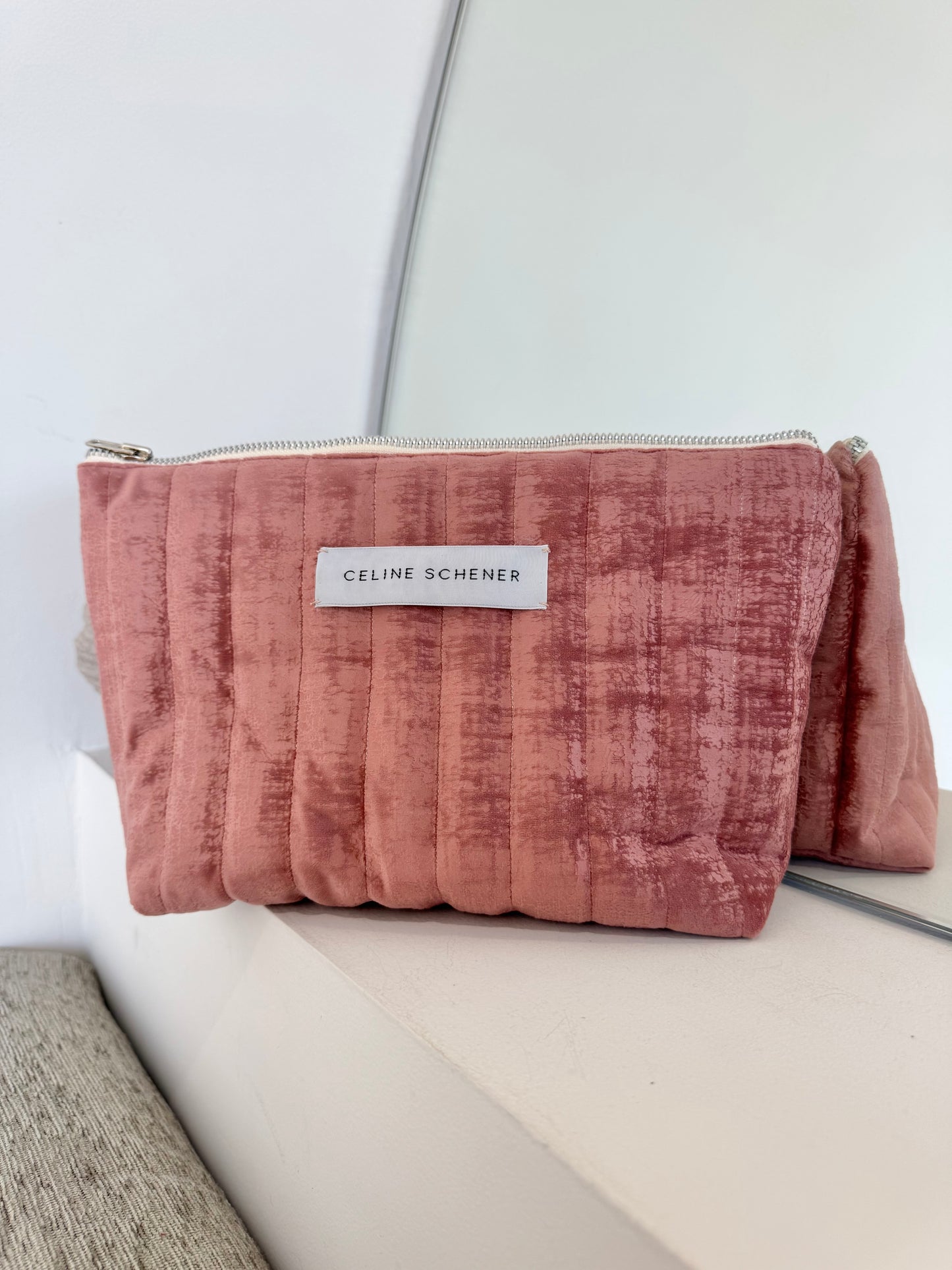 GRANDE TROUSSE MATELASSÉE EN VELOUR VIEUX ROSE