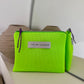 POCHETTE EN MESH FLUO