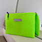 POCHETTE EN MESH FLUO